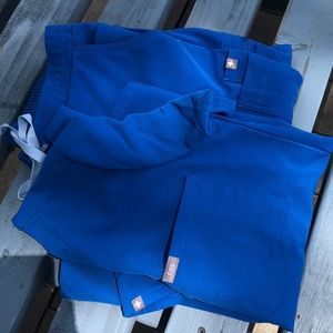 FIGS women’s scrubs